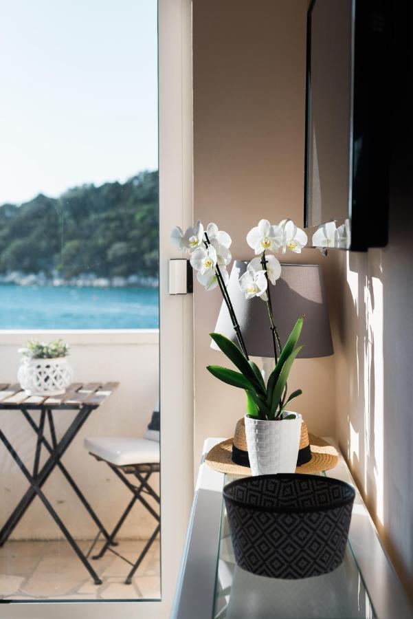 Accommodation Triton Lastovo Kültér fotó