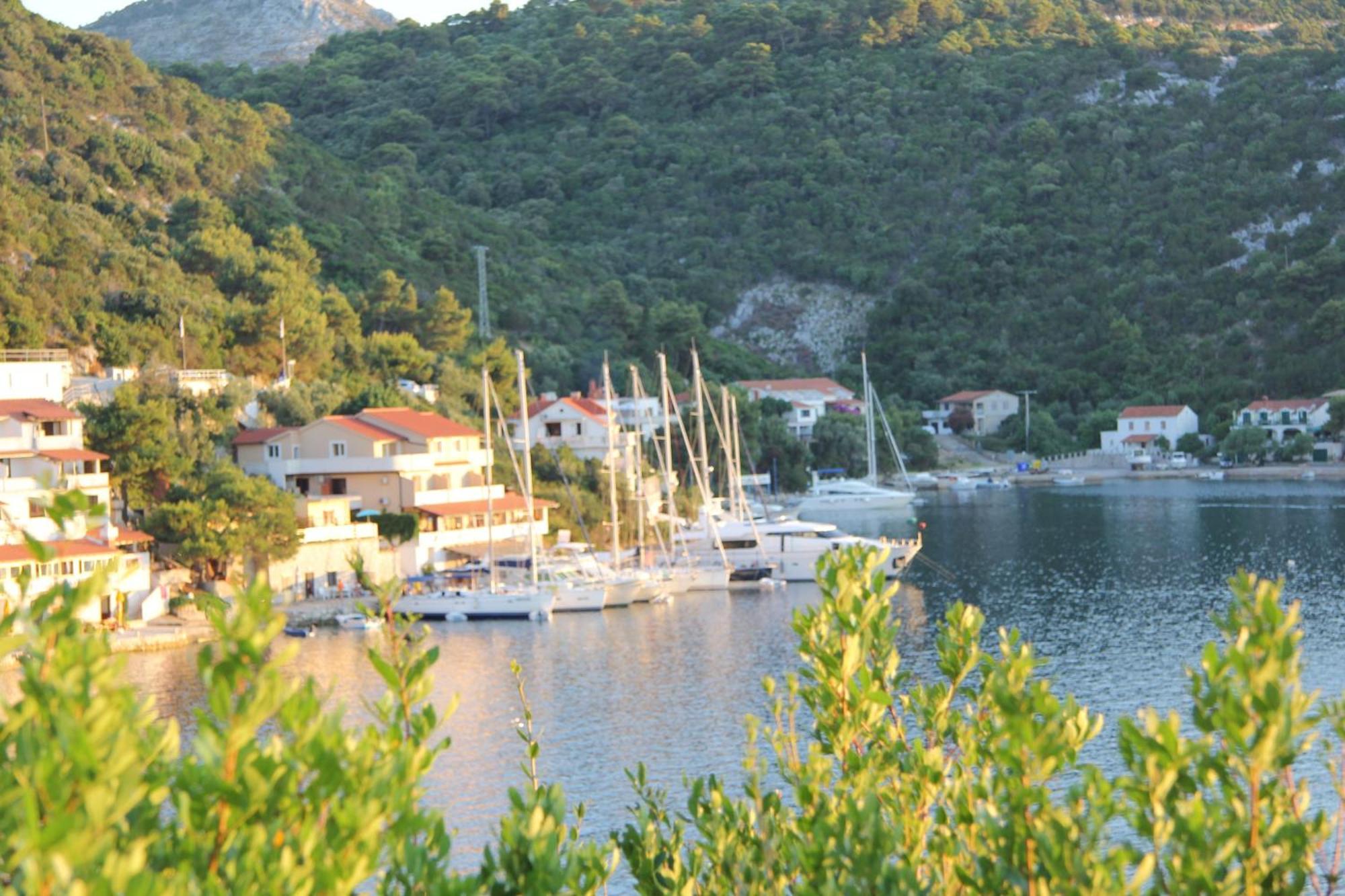 Accommodation Triton Lastovo Kültér fotó